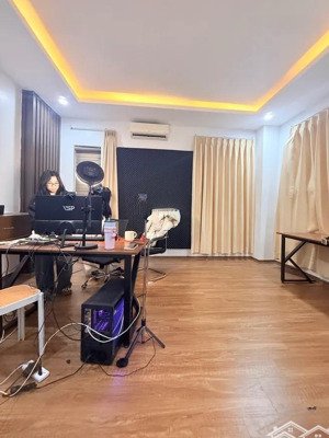 bán 45m2/mt5m/6 tầng/18 tỷ đường phố dịch vọng gần trương công giai, trần thái tông, yên hòa, quan