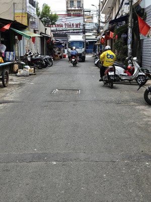 lên sóng căn siêu phẩm một đời chủ xây kiên cố, 5 pn, 4wc
vt: đường lê văn quới - p.btđ - hcm