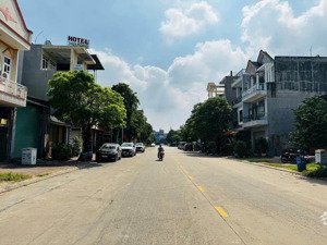 chính chủ cần bán đất mt vincom dĩ an. đường rộng 22m. sầm uất,kinh doanh vip, tiện ích. dt 100m