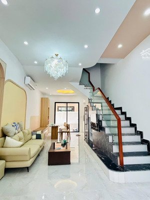 chính chủ chuyển công tác cho thuê nhà vin 3 miễn phí 6 tháng wifi