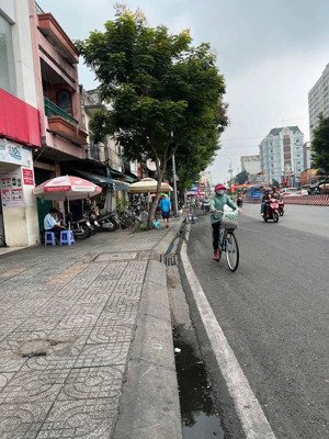 mặt tiền đường hoà bình - quận 11 - 49m2 - 3 tầng btct đường trước nhà 20m- chỉ 14.2 tỷ tl