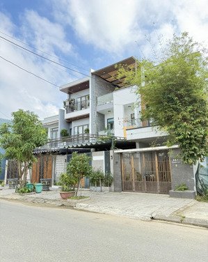 tôi cần bán lô đất diện tích rộng 110m2 - gần cầu khuê đông - song song võ chí công