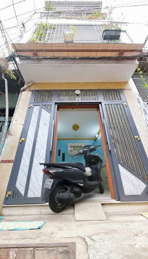 mua bán nhà quận 4, 3 tầng hoàn công, khu dân cư, gần đường số tân vĩnh !