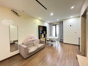 gia đình bán căn hộ 2 phòng ngủ, tầng 15, thoáng mát, view đẹp, về ở được ngay