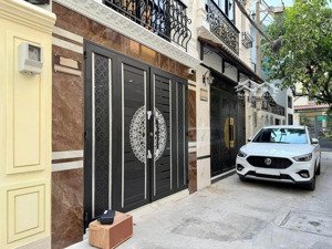 lê quang định - p01- gò vấp 46 m2 (3,513), dts 86 m2
5,95 cách 15m ra hẻm 2 xe hơi tránh