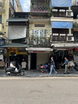 cho thuê nhà mặt phố hàng đào, hoàn kiếm dt: 50m2 + gác xép; mt 2,5m giá 70tr riêng biệt gần hồ