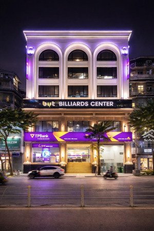 toà văn phòng mặt phố phạm văn đồng, cầu giấy - vỉa hè thênh thang.
* 300 m2 - 8 tầng - 145 tỷ.