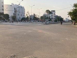 lô áp góc mặt đường 25m đất tái định cư điểm 4 đằng hải (c822) lh 