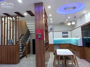 BÁN NHÀ gần biển-3tầng-DT82M2-4PN-XH đậu cửa-Đường củ Chi-VĨNH HẢI - Chỉ 8ty2