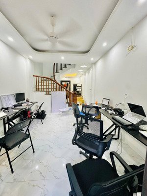 nhà bán phố định công hạ: 43m2/ 2 tầng 2 phòng ngủ, giá chỉ 2,5 tỷ