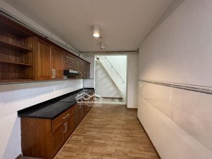 chính chủ bán chung cư bao bì 7 tầng phú thượng, đầy đủ nội thất cơ bản, giá rẻ