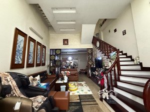 chị bán mua nhà to hơn: 60m2 văn cao -5 tầng-mặt tiền 5.2m-ôtô gần- 4p ra hồ tây-2 thoáng- dân xây