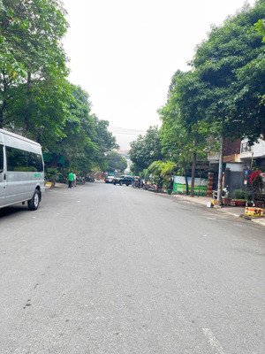 bán nhà riêng ở hẻm vip tân sơn nhì 4x22m 2 lầu st giá 10xxx tỷ còn tl