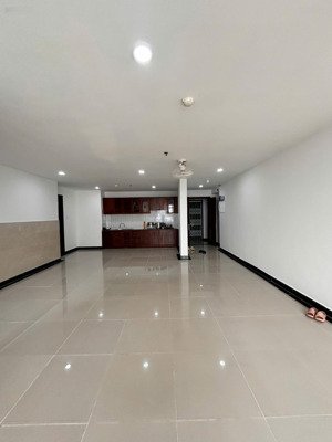 cho thuê hộ giai việt duplex thông tầng p5, q8.dt 230m2, 5pn, 4 wc,giá 22tr. lh 