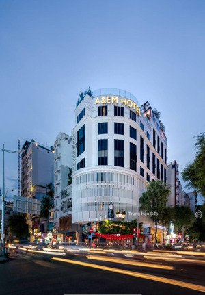 bán khách sạn 60 phòng - hầm - 10 tầng - mt thủ khoa huân quận 1 - hđt 700 triệu - giá 145 tỷ