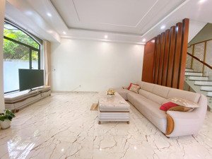 cho thuê nguyên căn biệt thự có sân vườn tại vinhomes imperia