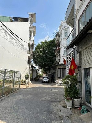 bán nhà 4 tầng phường trường thọ -4 phòng ngủ-xe hơi quay đầu