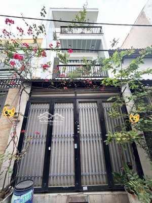 nhà đẹp giáp 2 mặt tiền đường trước sau rộng 6m thông. dt 4x15- nhà 3 tầng. ngay khu tên lửa 2