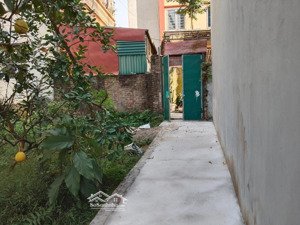 bán mảnh đất 30.5m2 tại đỗ nha (xuân phương-hn), giá 130tr/m2, sổ cất két, trung tâm làng miêu nha