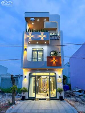 Bán Nhà 1 Trệt 2 Lầu Số 122 đường D4 KDC Hồng Loan Cần Thơ