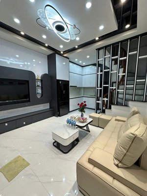 nhỉnh 7 tỷ- tôn đức thắng - lô góc - ngõ 2.5m- sổ vuông đẹp - full nội thất