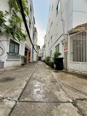 đất trống trung tâm quận 1 - 63m2 (4.2 x 15m) đất vuông tiện xây mới - vị trí gần mặt tiền quận 1