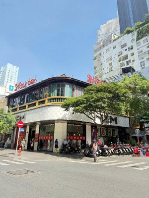 vị trí đắc địa góc 2mt: 26 đồng khởi - hồ huấn nghiệp, quận 1 . dt: 16.6x12m, trệt - lửng, 500tr/th