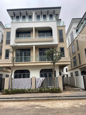 hàng cực hot! bán gấp lô biệt thự dt 160m2. mt 8m. xây 4t. nhà 2 mặt đường. lh 