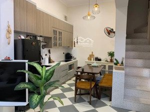 cho thuê nr tại ngõ 132 âu cơ, 56m2, 3pn, 3wc, nhà đẹp, riêng biệt, yên tĩnh, sân riêng để xe máy