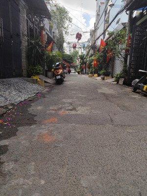 cho thuê nhà đỗ thừa luông 4x21m trệt lửng rộng rãi 