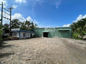 kho xưởng bãi 2.000 m² kho xây dựng 1.200 m² có trạm điện 3 pha, mặt tiền đường quốc lộ 1a