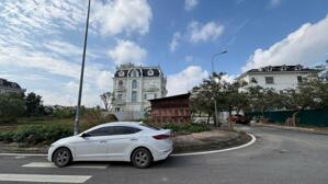 Bán 279m2 góc Nam Vĩnh Yên băng 2 đường 33m hướng Đông Nam - Đông Bắc