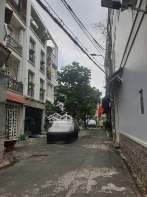 nhà lê đức thọ , khu bệnh viện gò vấp cũ, có sân đậu xe hơi, 112 m2, 3 tầng , 11 tỷ