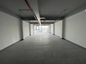 cho thuê vp 100m2, trần cao 2.8m.