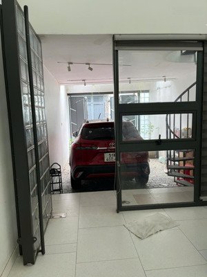 cho thuê nhà đ 297 đỗ xuân hợp, phước long. xd 1 trệt, lửng, lầu, 3pn, 3wc, sân rộng, giá 12tr/th