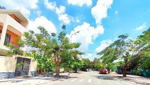 lô đất cách sông 300m, điện nước âm, khu dân cư văn minh sạch đẹp