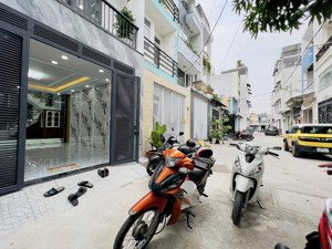 nhà đẹp tại phố bồ đề 45m 4tầng dân xây dẹp - ôtô vào nhà - giá tốt chỉ 11 tỷ.