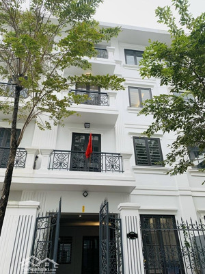 cho thuê nhà kđt đại kim nguyễn xiển 70m x 4 tầng thông sàn thang máy 27tr 