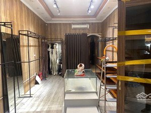 cho thuê mặt phố lương khánh thiện vỉa hè rộng - mt 4m dt 120 nở hậu
- vị trí đẹp gần ga hải phòng