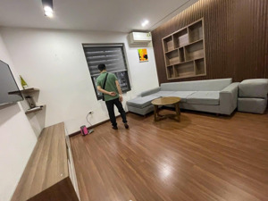 bán căn hộ tập thể căn góc dt 90m tk đẹp 3p.n v 2 wc tòa nhà đẹp sạch thoáng có sân để xe ô tô đỗ