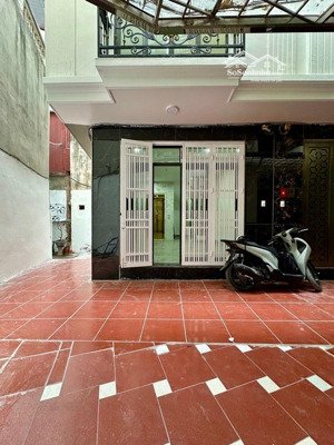 hàng tuyển trần khát chân - 5 tầng thang máy - lô góc thoáng sáng - xây mới lung linh - ngay sát mặ