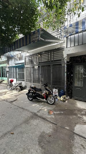 bán gấp nhà riêng kênh nước đen, btân, 44m2, 2 tầng mới, hẻm xe hơi đỗ cửa, chỉ nhỉnh 3 tý.