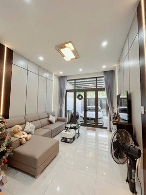 nhà phố đẹp giá rẻ ngay gần dự án sun gruop , tp nha trang