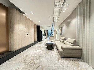 nhà đẹp có gu 6,5 tầng độc lập có thang máy khu phân lô gần aeon mall