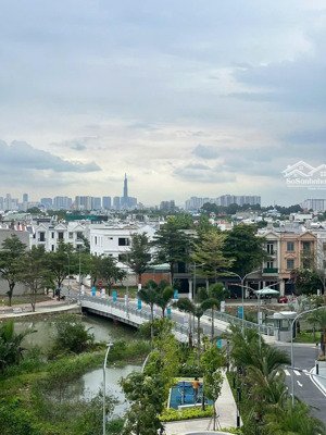 cần bán gấp nhà mặt tiền view sông cạnh cổng chính chung cư tiện kinh doanh