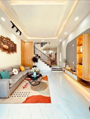 bán nhà !! lô góc quan nhân, gần phố, 20m ra oto, nở hậu, 48m2*5tầng, full nội thất, giá 10,7 tỷ.