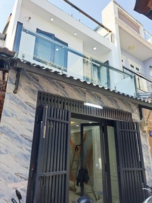 ngay chợ gò xoài - giáp tân phú - nhà 2 tầng mới tinh dọn ở ngay - 4 phòng ngủ - hẻm 4m yên tĩnh