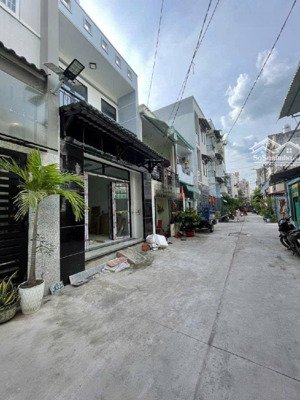 siêu hot - nhà 2 tầng - dt 4x12. giáp 2 mặt tiền đường oto. ngay bình trị đông. giá 3,95 tỷ