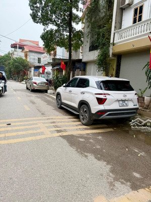 cực rẻ - nhà uỷ ban quận bắc từ liêm 32m2 4 tầng lô góc giá 5,7 tỷ - ngõ vf3