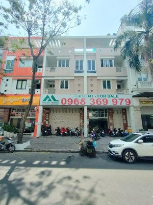 bán căn đôi hưng phước 4 phú mỹ hưng 12x18.5m giá 70 tỷ